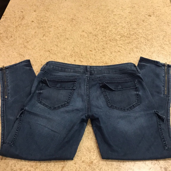 American Eagle Medium Wash Jegging Capris - Picture 3 of 5